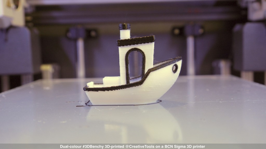 dual-colour-3dbenchy-3d-printed-creativetools-on-a-bcn-sigma-3d-printer-00-copy